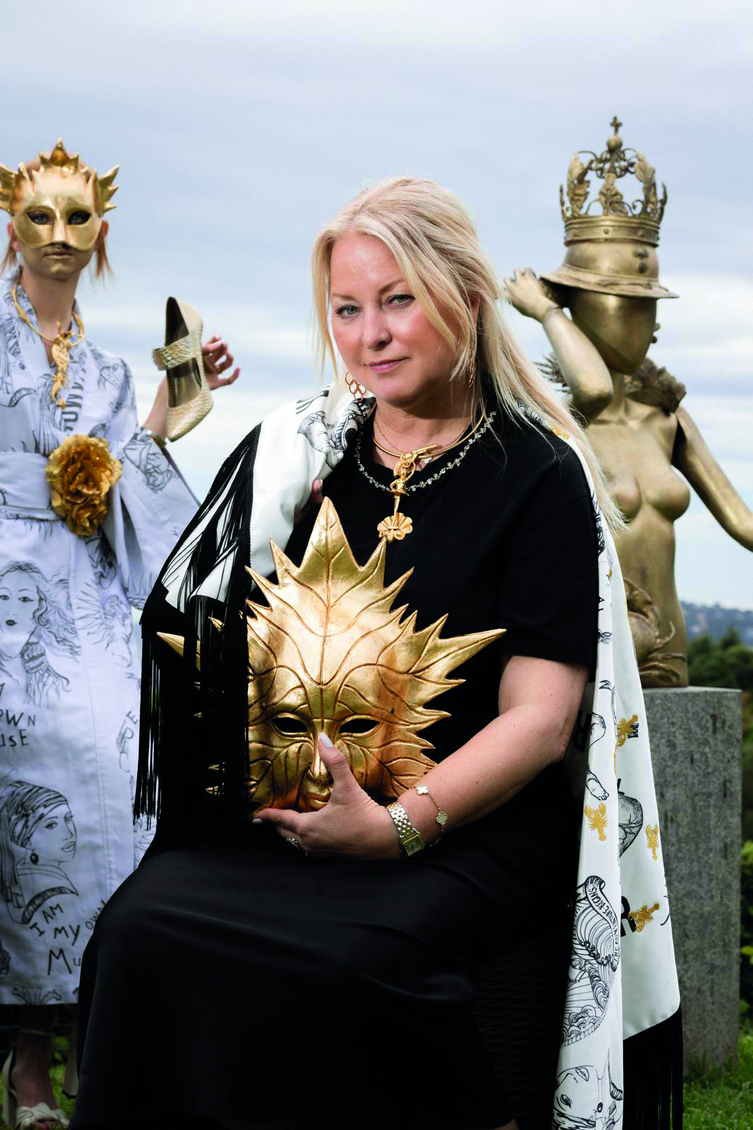 Nancy Faas  en haar muzen in Art Villa in La Croix- Valmer