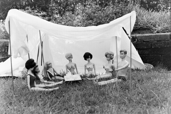Spelen met de Barbies - foto familie De Groot