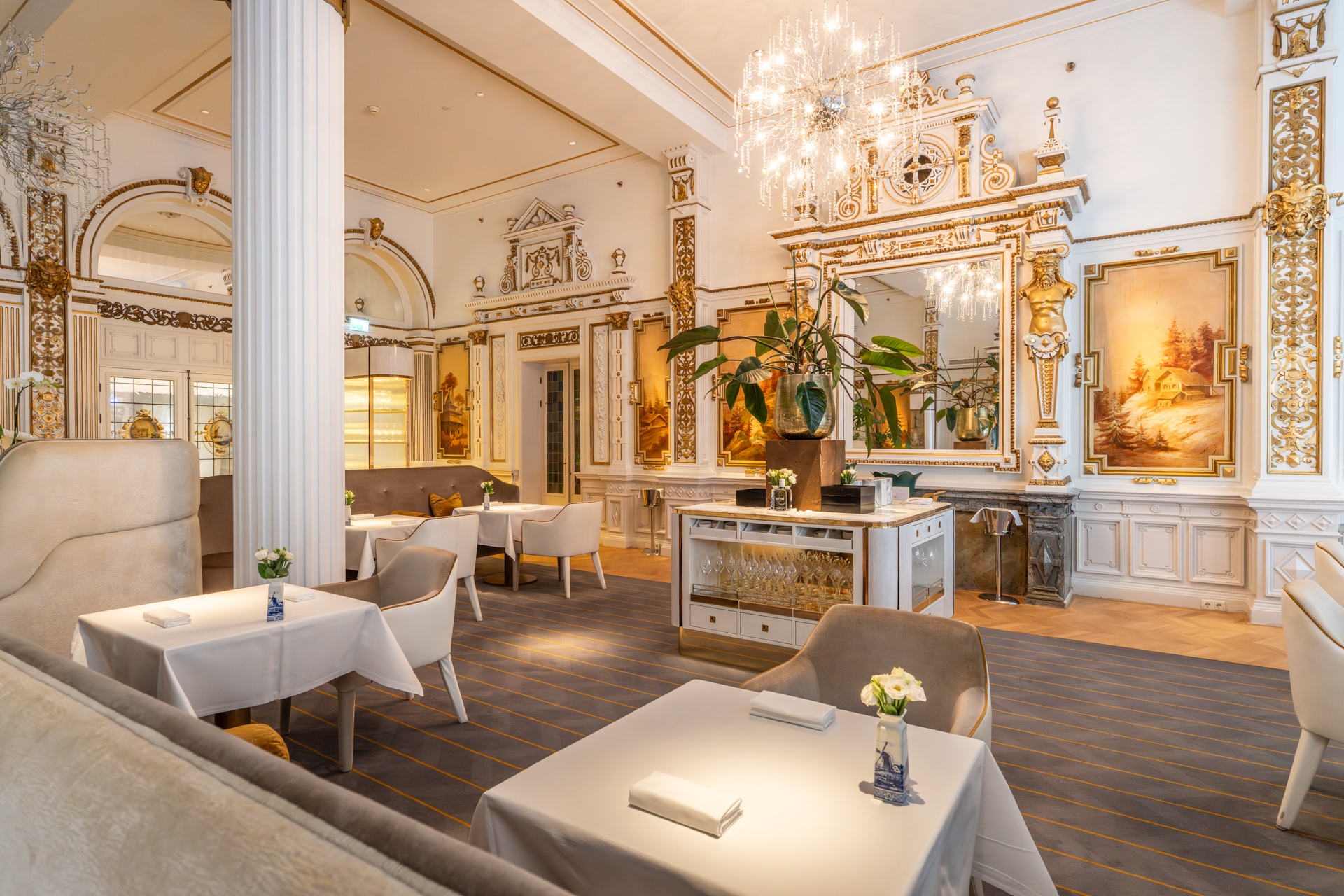 The White Room Anantara Grand Krasnapolsky