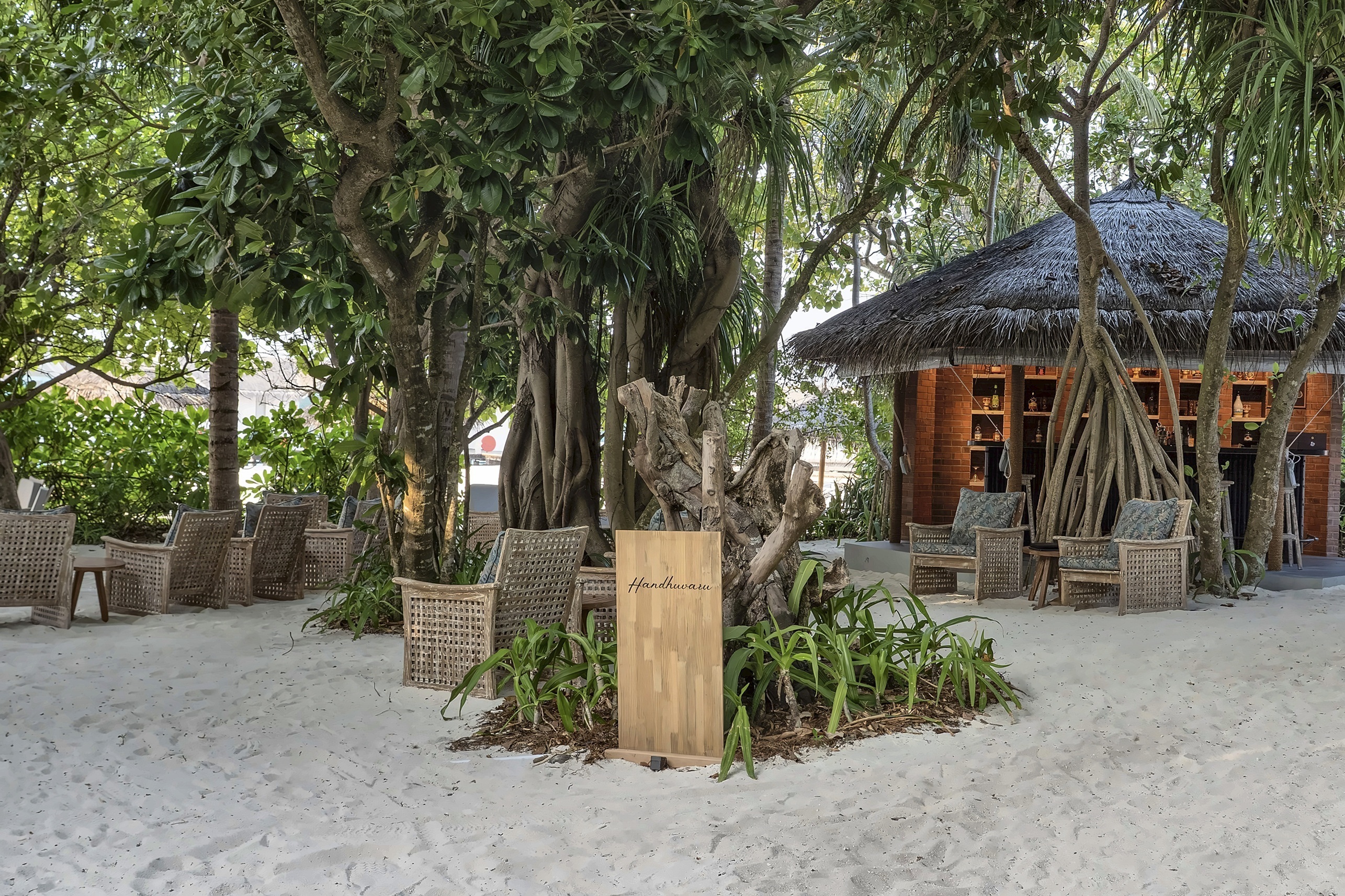 Handhuvaru Bar NH Collection Maldives Reethi Resort