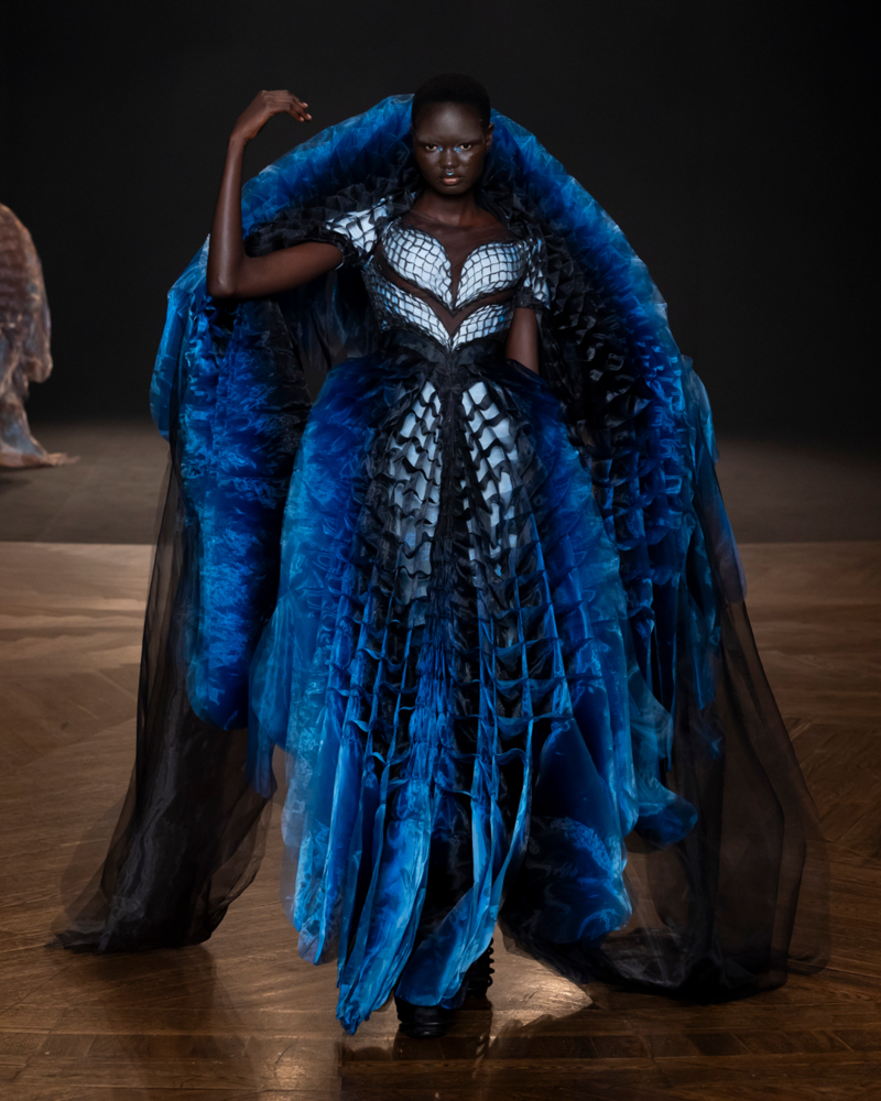 Iris Van Herpen Presenteert Sympoiesis Levende Haute Couture Als 