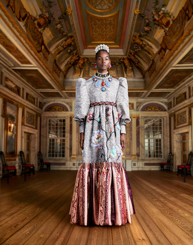 redits: Dresscodes, Paleis Het Loo. Fotografie Marijke Aerden, ontwerpen Viktor&Rolf.