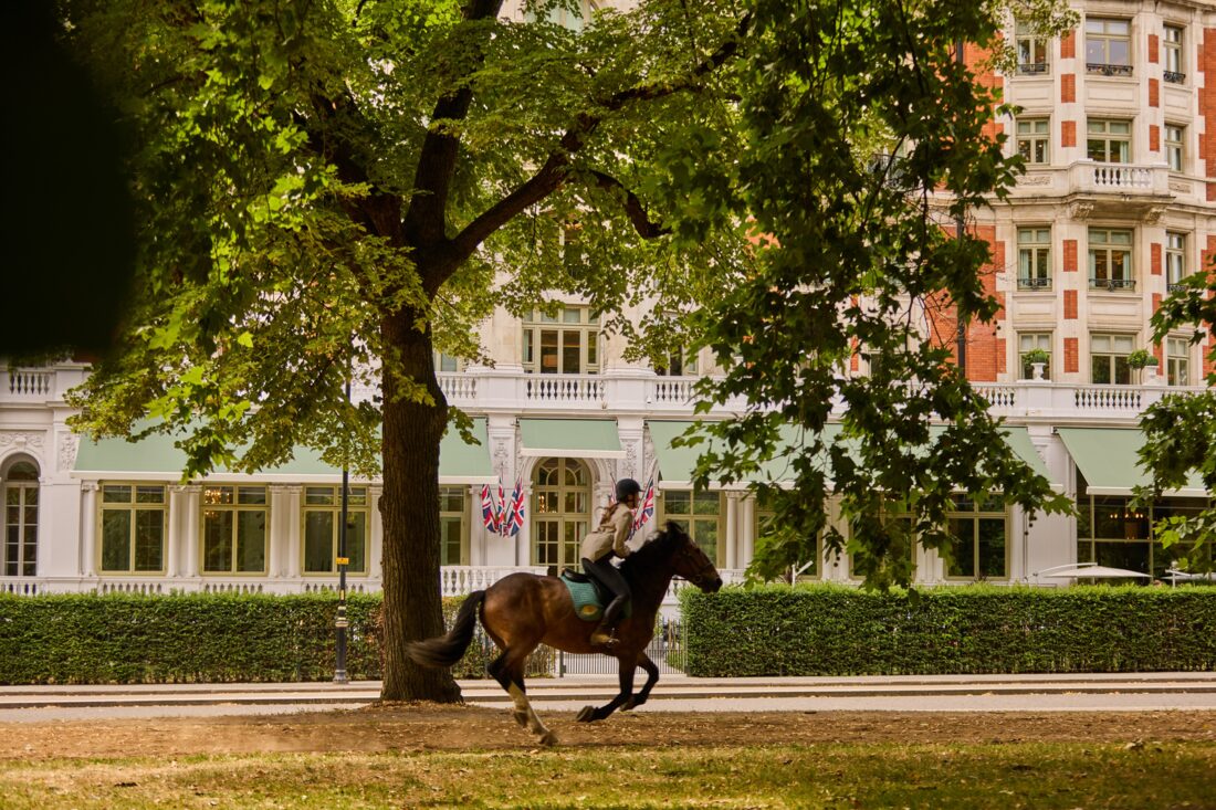 Picture Women on a horse galloping in front of Mandarin Oriental Hyde Park London