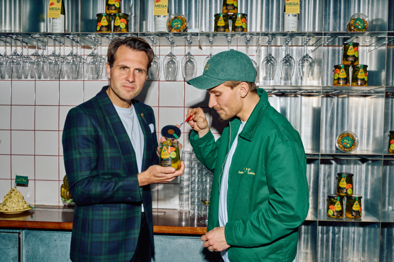 Tobias Camman en Camiel Kesbeke introduceren hun Dikke Pickle bij Crisp