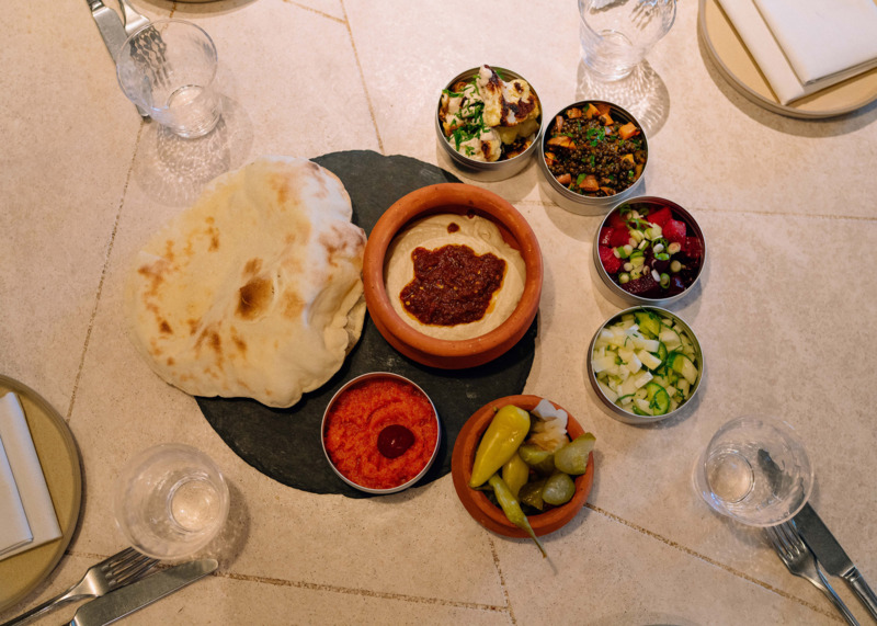 Frena met huisgemaakte dips Restaurant Nela