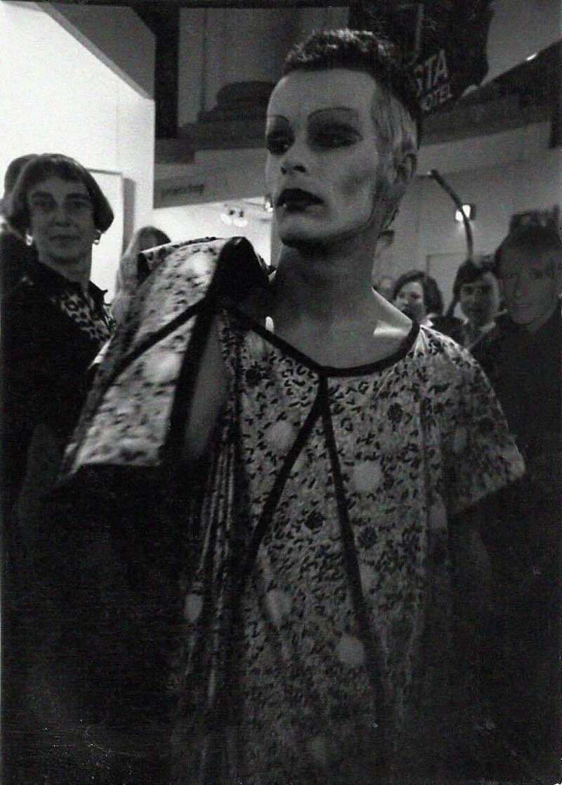 Peter Rozemeijer tijdens een van zijn modeshows (fotograaf onbekend) Peter Rozemeijer tijdens een van zijn modeshows (fotograaf onbekend)