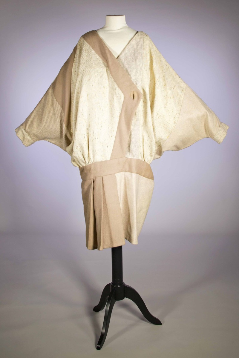 Een van de acht creaties van couturier Peter Rozemeijer uit de schenking van het Historisch Genootschap Wormer aan het Zaans Museum. Foto Zaans Museum