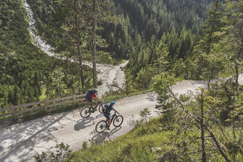 Wandelen, hardlopen of met een mountainbike de omgeving verkennen. Het buitenleven roept altijd