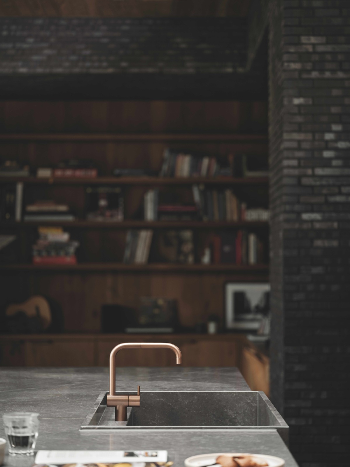 Vola Keukenkraan KV1-64 in geborsteld koper