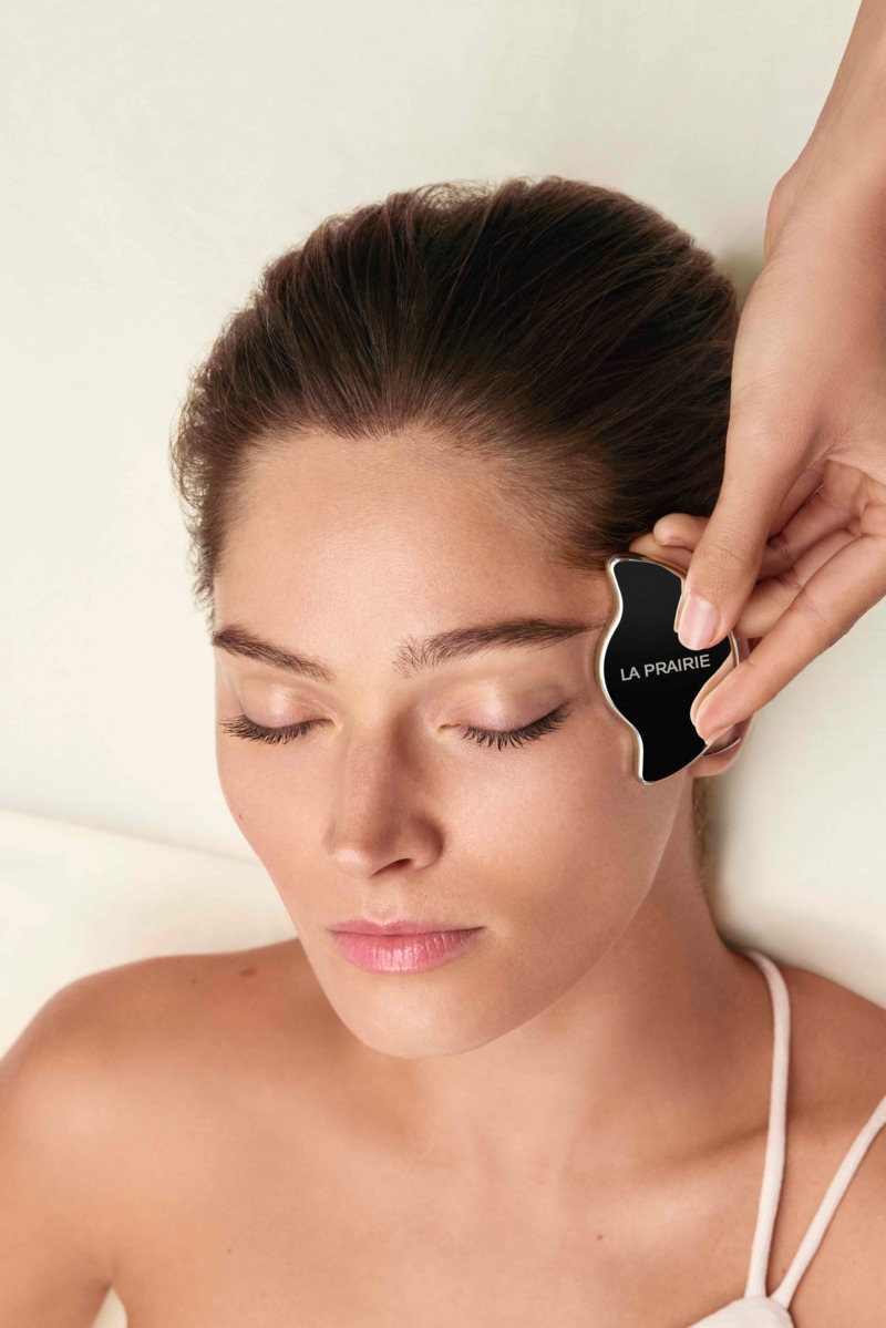 La Prairie Skin Massage Art of Gesture © Carlton Cannes x La Prairie