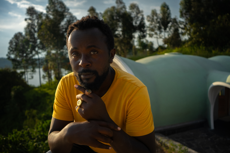 Ruganzu Bruno, artist and co-founder of Kisoro Art Island. Image courtesy of kisoroartisland.com