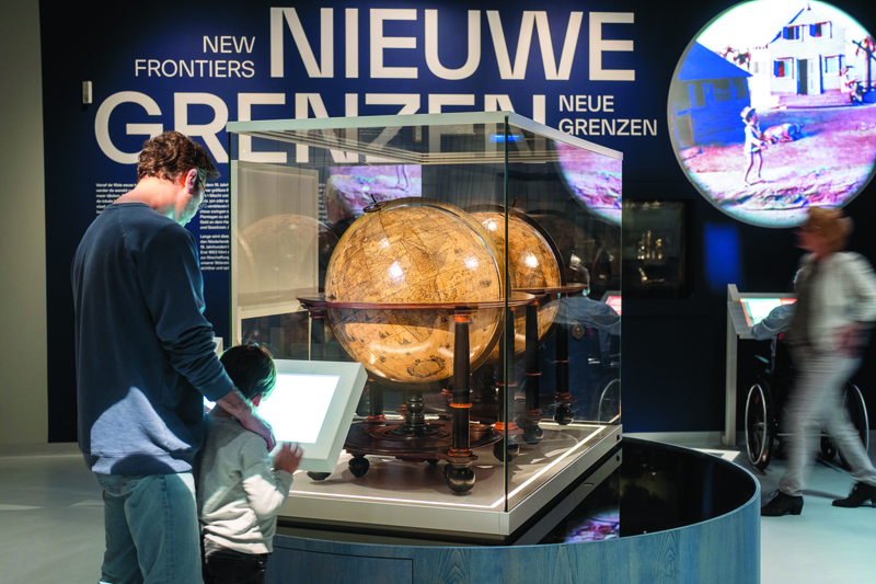 Mens op de grens, Hemel- en Aardglobe, Willem Janszoon Blaue, 1645-48, Valkhof Museum,  © Ivar Pel