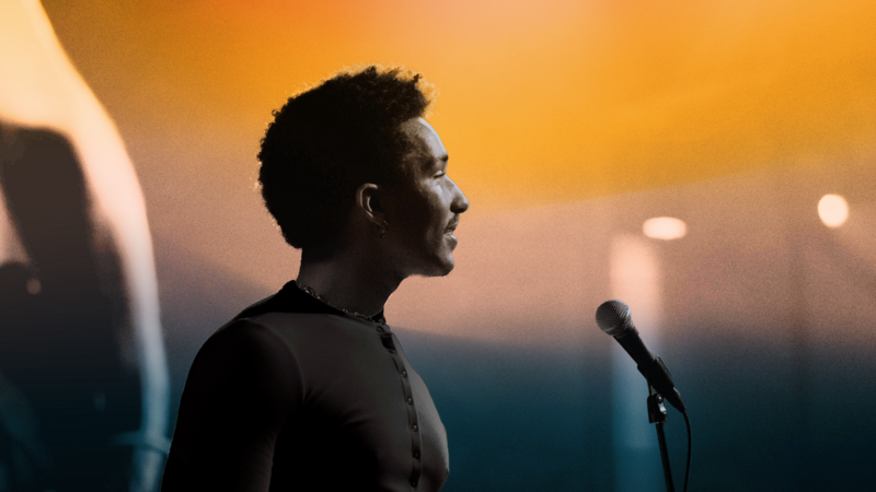  Muziek, film en cultuur komen naar iconische locaties aan zee tijdens Aftersea, waaronder TOS tijdens de Dune Sessions bij Strandhuis Hito. (beeld: Lilien Truijllo Viton / Studio Duel)