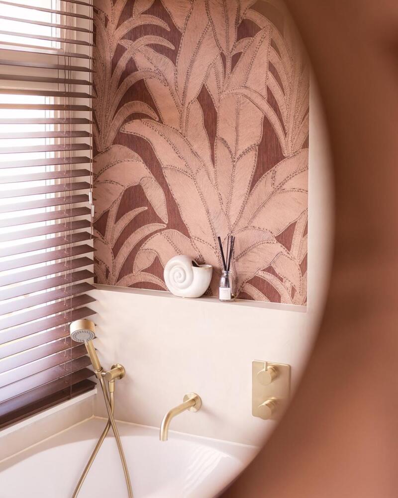 Het Botanic dessin uit de Manila collectie van Arte, adviesverkoopprijs €149 per rol van 10,05 m x 70 cm. Designer: Danara Next Chapter Interiors, fotografie: Lotte van Uittert