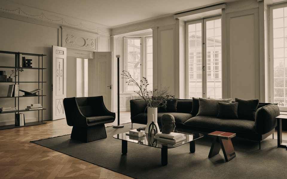 Fogia Lifestyle Jord modular sofa BigSur coffeetable- Bond- Supersolid obj 1- at the building