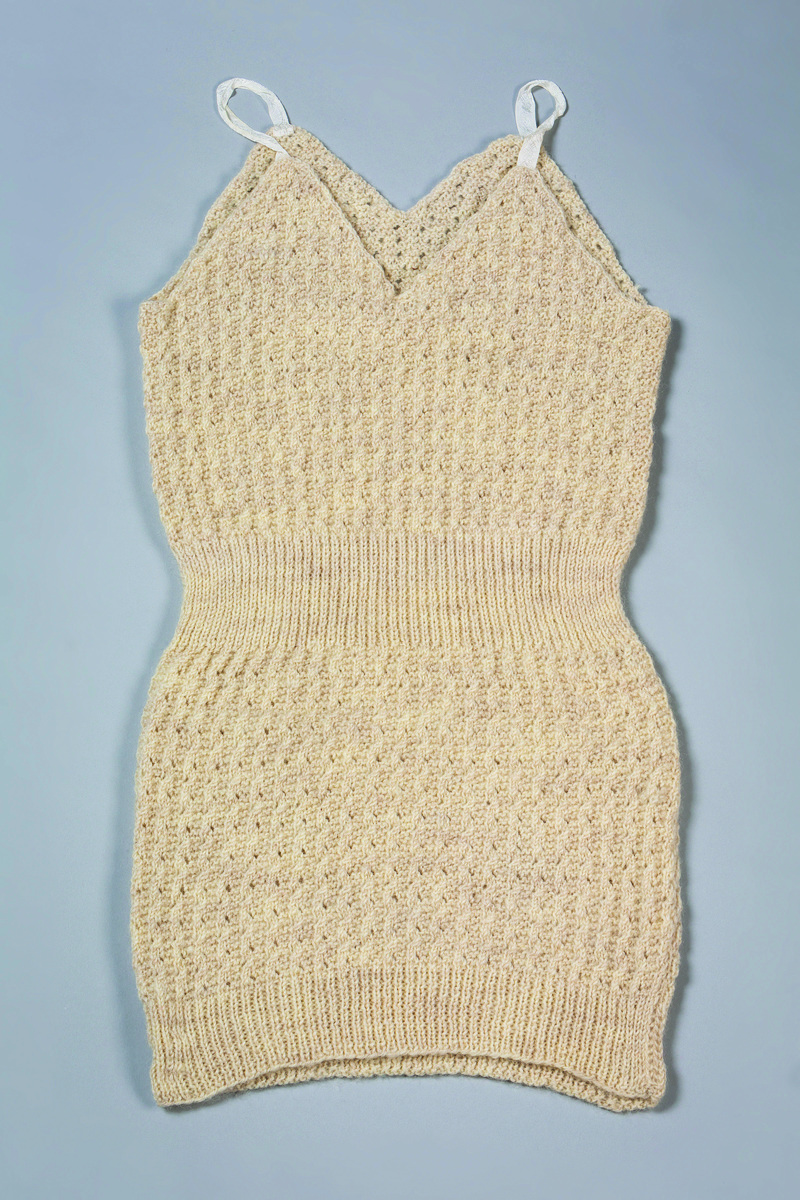 Damesborst­rok, maker en herkomst onbekend, ca. 1900-1950, collectie Zuiderzee­museum