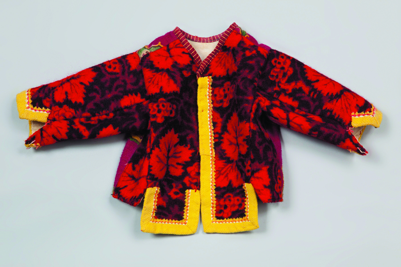Borsikkie gedragen door een jongetje, maker onbekend, Marken, ca. 1900-1950, wol, katoen, collectie Zuiderzee­museum